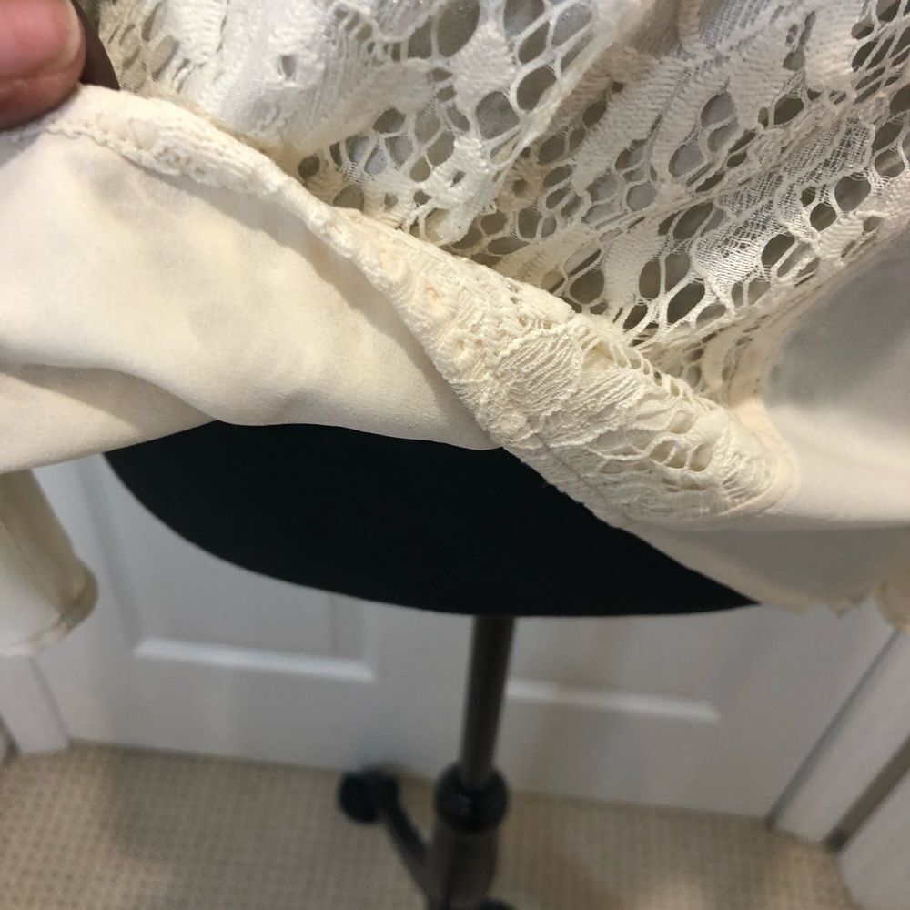 AGB sheer cream lace front hi low long sleeve blouse top, size medium - Picture 5 of 10